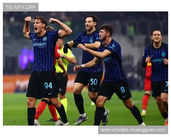 国米青训小将皮奥进球后,梅阿查球场主场球迷沸腾庆祝 国米青训小将皮奥进球后,梅阿查球场主场球迷沸腾庆祝